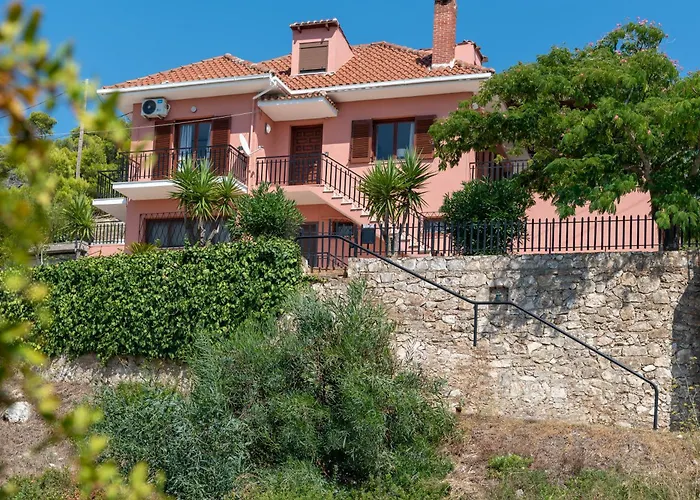 Apelati Semesterbostad *